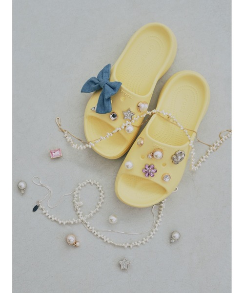 LILY BROWN（リリーブラウン）の「【Crocs for LILY BROWN】Bae Slide（パンプス・レディース・イエロー・24cm/23cm/22cm）」の2枚目の写真