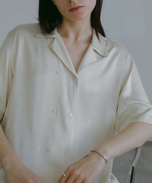 MANOF(マノフ)の「SATIN OVER SHIRTS(シャツ/ブラウス・レディース・アイボリー/ブラック/ブルー・FREE)」の7枚目の写真