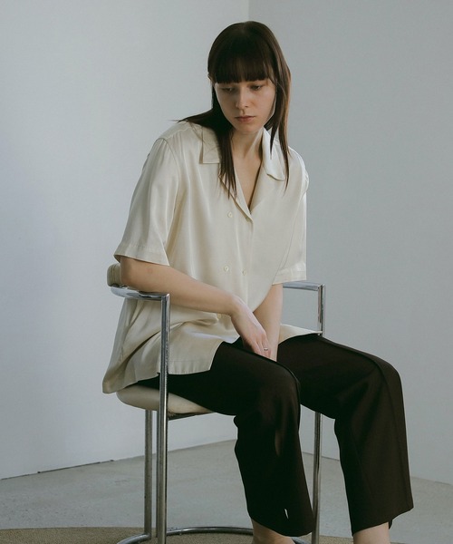 MANOF(マノフ)の「SATIN OVER SHIRTS(シャツ/ブラウス・レディース・アイボリー/ブラック/ブルー・FREE)」の8枚目の写真