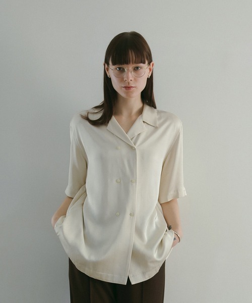 MANOF(マノフ)の「SATIN OVER SHIRTS(シャツ/ブラウス・レディース・アイボリー/ブラック/ブルー・FREE)」の4枚目の写真