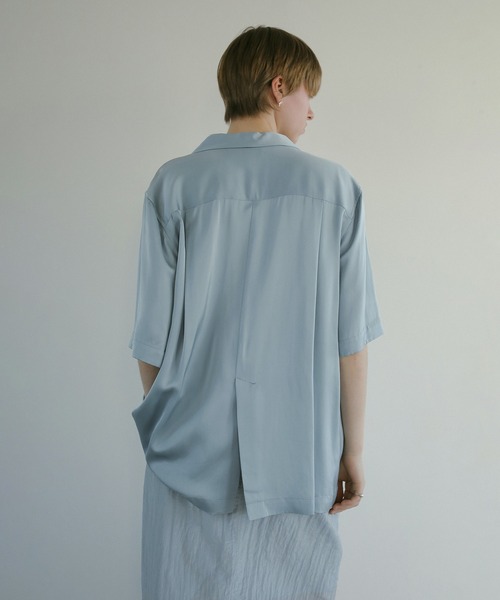 MANOF(マノフ)の「SATIN OVER SHIRTS(シャツ/ブラウス・レディース・アイボリー/ブラック/ブルー・FREE)」の15枚目の写真
