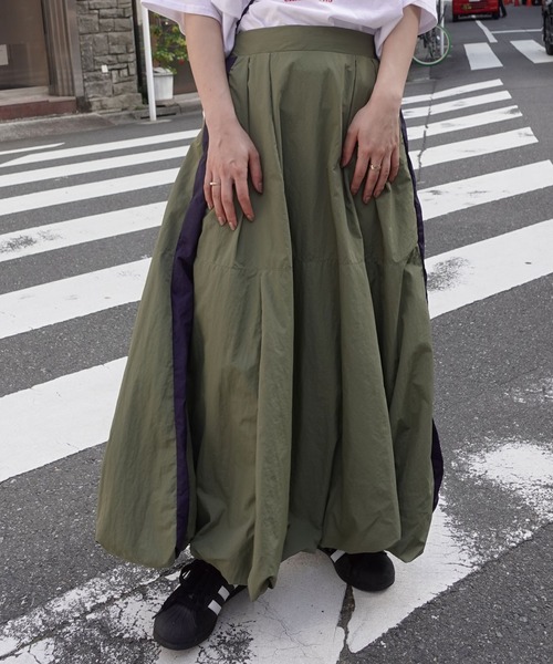 CORNERS(コーナーズ)の「ナイロンタフタバルーンラインスカート(スカート・レディース・グレー/ブラック/カーキ/ベージュ系その他・M)」の12枚目の写真
