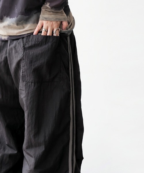 antiqua(アンティカ)の「配色 ダブルライン ワイドパンツ(その他パンツ・レディース・カーキ/ブラック・ONESIZE)」の6枚目の写真