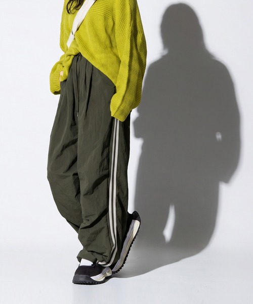 antiqua(アンティカ)の「配色 ダブルライン ワイドパンツ(その他パンツ・レディース・カーキ/ブラック・ONESIZE)」の14枚目の写真
