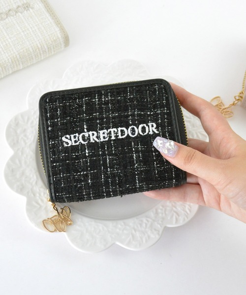 アポロヴルム Secret 2枚セット セール】ツイード チャーム付き 財布2ツ折財布 刺繍 クリーム