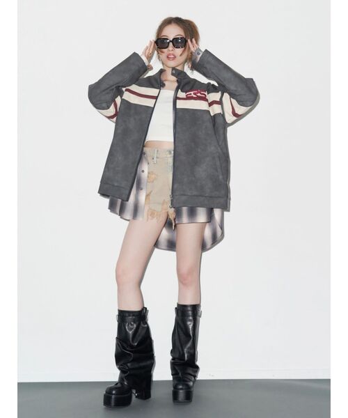 EVRIS（エヴリス）の「ハイダメージデニムショートパンツ（デニムパンツ・レディース・ライトブルー/インディゴブルー・SMALL/MEDIUM）」の4枚目の写真