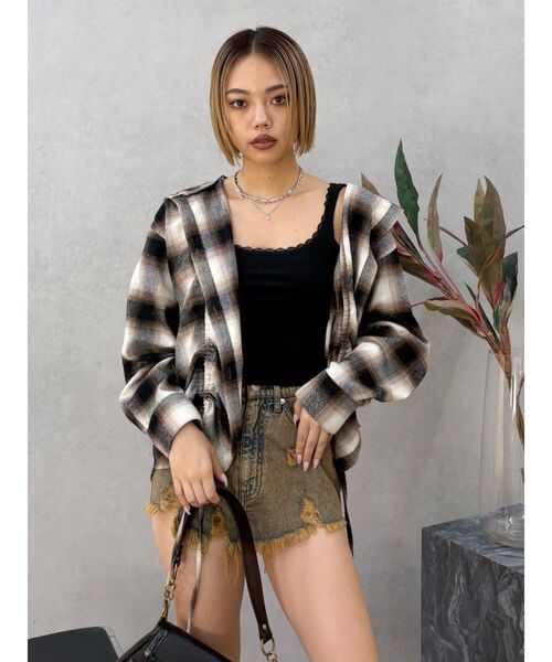 EVRIS（エヴリス）の「ハイダメージデニムショートパンツ（デニムパンツ・レディース・ライトブルー/インディゴブルー・SMALL/MEDIUM）」の8枚目の写真