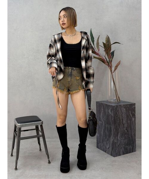 EVRIS（エヴリス）の「ハイダメージデニムショートパンツ（デニムパンツ・レディース・ライトブルー/インディゴブルー・SMALL/MEDIUM）」の11枚目の写真