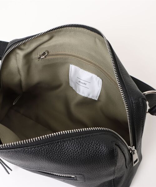 Beau're（ヴュレ）の「BEAURE Box Body Bag（ボディバッグ/ウエストポーチ・レディース・ブラック/シルバー/モカ・FREE）」の4枚目の写真