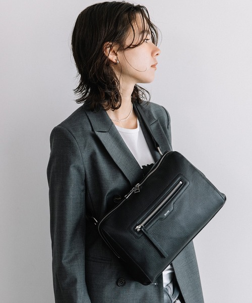 Beau're（ヴュレ）の「BEAURE Box Body Bag（ボディバッグ/ウエストポーチ・レディース・ブラック/シルバー/モカ・FREE）」の2枚目の写真