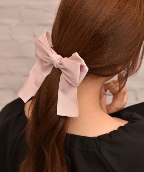 VIBGYOR Women(ヴィブジョー ウィメン)の「【float】サテン リボン デザイン バレッタ【6色展開】(バレッタ/ヘアクリップ・レディース・ブラック/ベビーピンク/ベージュ/レッド/モスグリーン/マスタード・FREE)」の5枚目の写真