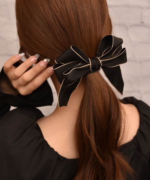VIBGYOR Women(ヴィブジョー ウィメン)の「【float】サテン リボン デザイン バレッタ【6色展開】(バレッタ/ヘアクリップ・レディース・ブラック/ベビーピンク/ベージュ/レッド/モスグリーン/マスタード・FREE)」の2枚目の写真