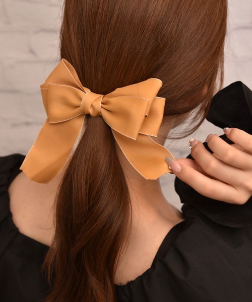 VIBGYOR Women(ヴィブジョー ウィメン)の「【float】サテン リボン デザイン バレッタ【6色展開】(バレッタ/ヘアクリップ・レディース・ブラック/ベビーピンク/ベージュ/レッド/モスグリーン/マスタード・FREE)」の22枚目の写真