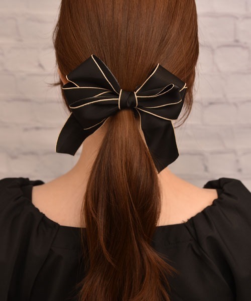 VIBGYOR Women(ヴィブジョー ウィメン)の「【float】サテン リボン デザイン バレッタ【6色展開】(バレッタ/ヘアクリップ・レディース・ブラック/ベビーピンク/ベージュ/レッド/モスグリーン/マスタード・FREE)」の7枚目の写真
