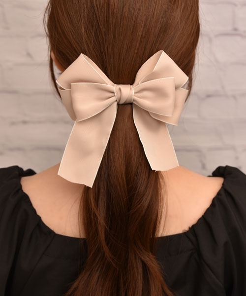 VIBGYOR Women(ヴィブジョー ウィメン)の「【float】サテン リボン デザイン バレッタ【6色展開】(バレッタ/ヘアクリップ・レディース・ブラック/ベビーピンク/ベージュ/レッド/モスグリーン/マスタード・FREE)」の12枚目の写真