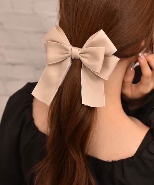 VIBGYOR Women(ヴィブジョー ウィメン)の「【float】サテン リボン デザイン バレッタ【6色展開】(バレッタ/ヘアクリップ・レディース・ブラック/ベビーピンク/ベージュ/レッド/モスグリーン/マスタード・FREE)」の13枚目の写真