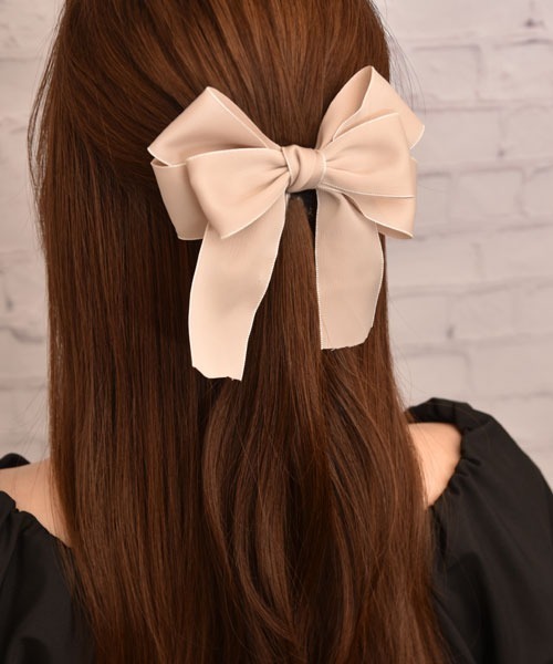 VIBGYOR Women(ヴィブジョー ウィメン)の「【float】サテン リボン デザイン バレッタ【6色展開】(バレッタ/ヘアクリップ・レディース・ブラック/ベビーピンク/ベージュ/レッド/モスグリーン/マスタード・FREE)」の15枚目の写真