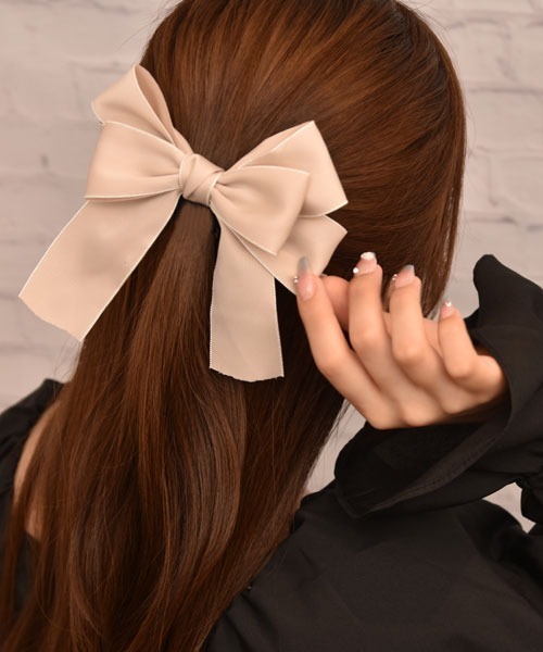 VIBGYOR Women(ヴィブジョー ウィメン)の「【float】サテン リボン デザイン バレッタ【6色展開】(バレッタ/ヘアクリップ・レディース・ブラック/ベビーピンク/ベージュ/レッド/モスグリーン/マスタード・FREE)」の16枚目の写真