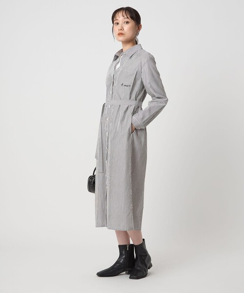 To b. by agnes b.(トゥービーバイアニエスベー)の「<To b. by agnes b.コラボ>エンブロイダリー シャツ ワンピース(シャツワンピース・レディース・その他1・FREE)」の2枚目の写真