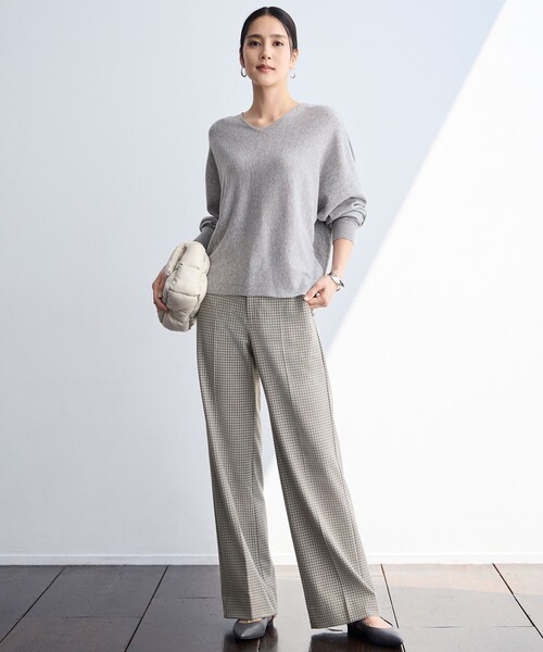 自由区(ジユウク)の「TRギャバチェック柄ストレート パンツ(その他パンツ・レディース・ライトグレー系3/アイボリー系3・34/32/30)」の4枚目の写真