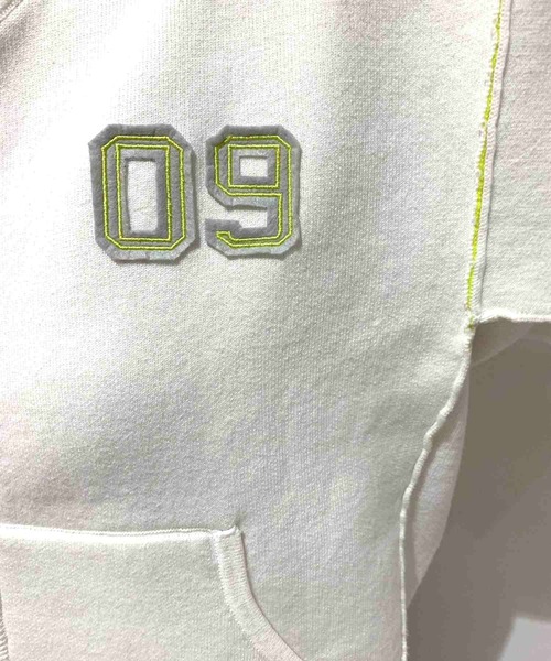 Q（キュー）の「フェルト刺繍ニットブルゾン（ブルゾン・レディース・ホワイト/ブラック・MEDIUM）」の18枚目の写真