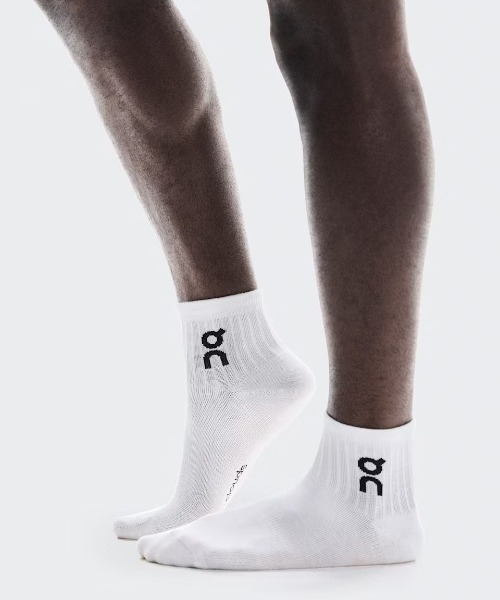 On(オン)の「On/オン Logo Sock Mid 3P(ソックス/靴下・メンズ・ホワイト/その他24/グレー/ブラック・M/S)」の2枚目の写真
