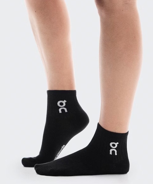On(オン)の「On/オン Logo Sock Mid 3P(ソックス/靴下・メンズ・ホワイト/その他24/グレー/ブラック・M/S)」の1枚目の写真