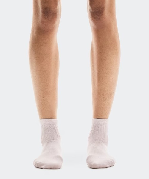 On(オン)の「On/オン Logo Sock Mid 3P(ソックス/靴下・メンズ・ホワイト/その他24/グレー/ブラック・M/S)」の18枚目の写真