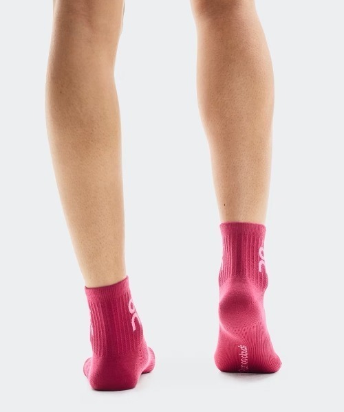 On(オン)の「On/オン Logo Sock Mid 3P(ソックス/靴下・メンズ・ホワイト/その他24/グレー/ブラック・M/S)」の19枚目の写真