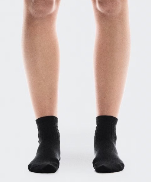 On(オン)の「On/オン Logo Sock Mid 3P(ソックス/靴下・メンズ・ホワイト/その他24/グレー/ブラック・M/S)」の12枚目の写真
