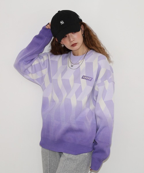 NERDY(ノルディ)の「モノグラムグラデーションセーター(スウェット・レディース・パープル/ブルー・S/M)」の22枚目の写真