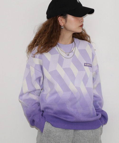 NERDY(ノルディ)の「モノグラムグラデーションセーター(スウェット・レディース・パープル/ブルー・S/M)」の19枚目の写真