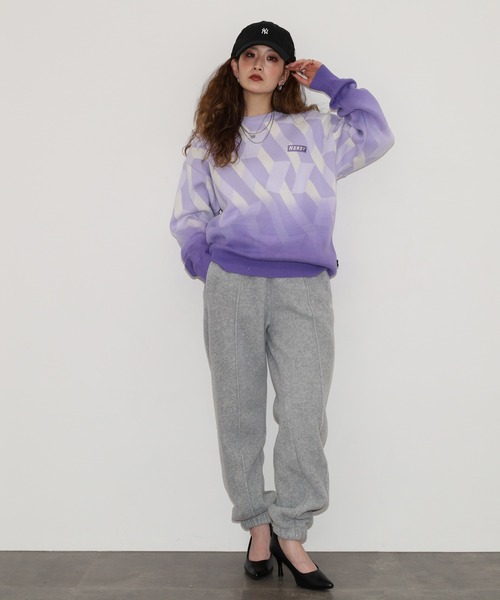 NERDY(ノルディ)の「モノグラムグラデーションセーター(スウェット・レディース・パープル/ブルー・S/M)」の18枚目の写真