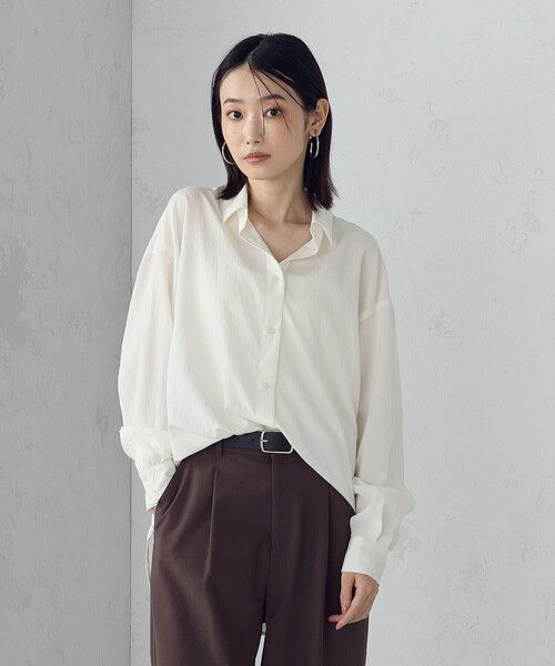 COMME CA ISM(コムサイズム)の「ニュアンス ロングシャツ(シャツ/ブラウス・レディース・ダークブラウン/ホワイト・LARGE/MEDIUM)」の7枚目の写真