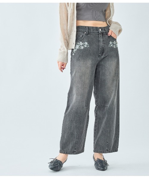 PEACH JOHN（ピーチジョン）の「バレルレッグデニムパンツ（その他パンツ・レディース・ブルー/ブラック・SMALL/MEDIUM）」の2枚目の写真