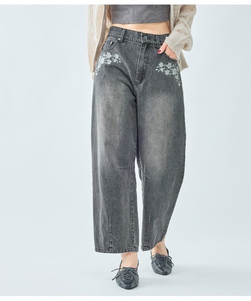 PEACH JOHN（ピーチジョン）の「バレルレッグデニムパンツ（その他パンツ・レディース・ブルー/ブラック・SMALL/MEDIUM）」の5枚目の写真