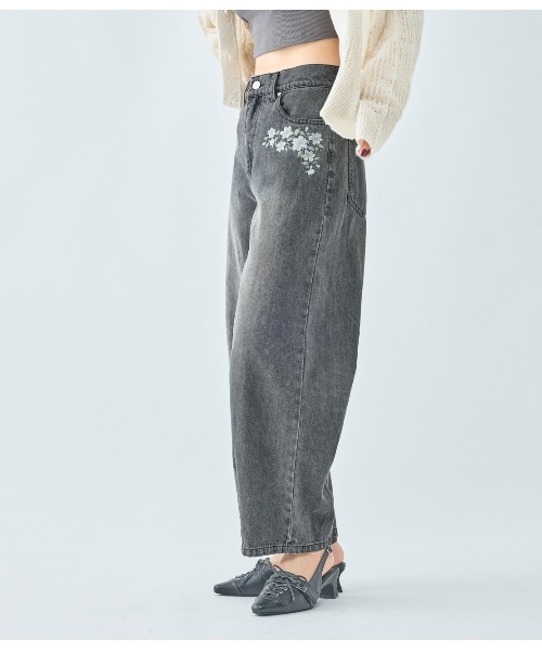 PEACH JOHN（ピーチジョン）の「バレルレッグデニムパンツ（その他パンツ・レディース・ブルー/ブラック・SMALL/MEDIUM）」の6枚目の写真