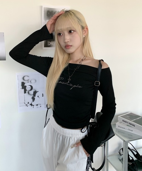 lilful（リルフル）の「サイドシャーリングラインストーンオフショルロゴロンT（Tシャツ/カットソー・レディース・ブラック・M/S）」の6枚目の写真