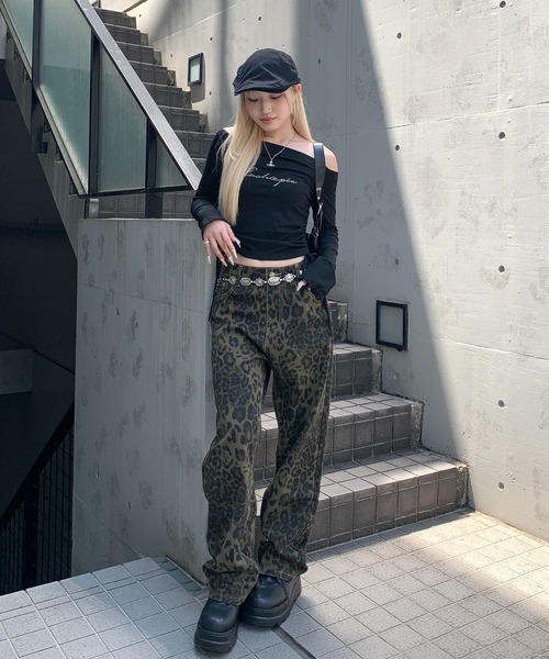 lilful（リルフル）の「サイドシャーリングラインストーンオフショルロゴロンT（Tシャツ/カットソー・レディース・ブラック・M/S）」の20枚目の写真