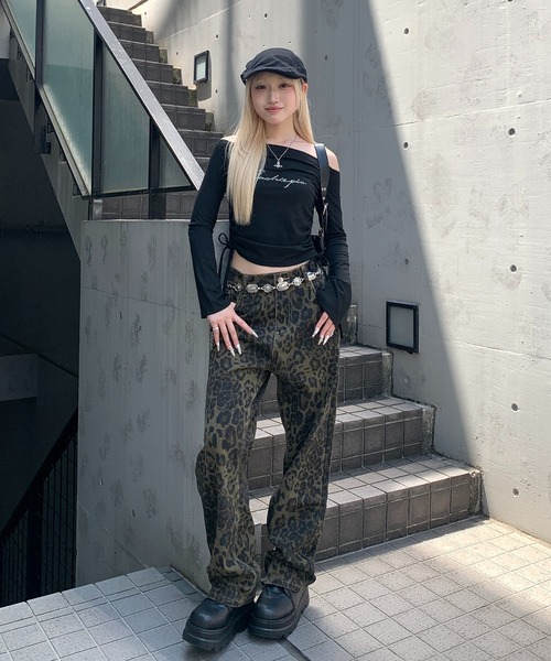 lilful（リルフル）の「サイドシャーリングラインストーンオフショルロゴロンT（Tシャツ/カットソー・レディース・ブラック・M/S）」の21枚目の写真