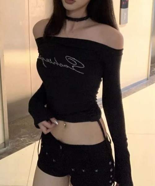 lilful（リルフル）の「サイドシャーリングラインストーンオフショルロゴロンT（Tシャツ/カットソー・レディース・ブラック・M/S）」の10枚目の写真