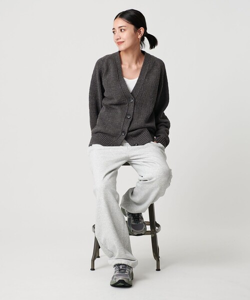 BEAUTY&YOUTH UNITED ARROWS(ビューティーアンドユースユナイテッドアローズ)の「ポリエステルコットンシルク Vネックカーディガン ウォッシャブル(カーディガン/ボレロ・レディース・ダークグレー/ベージュ・FREE)」の6枚目の写真
