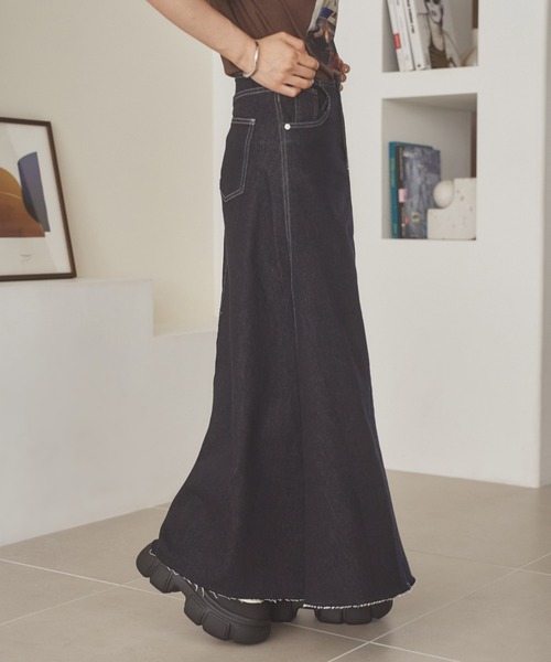 LAULEN（ローレン）の「denim flare long skirt /デニムフレアロングスカート（デニムスカート・レディース・ネイビー・M/S）」の3枚目の写真