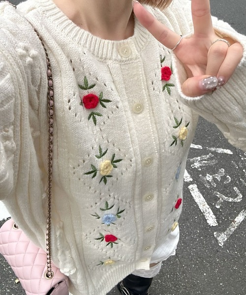 Alley Tokyo(アリートーキョー)の「古着っぽな花BIGカーデ(カーディガン/ボレロ・レディース・オフホワイト/レッド・FREE)」の21枚目の写真