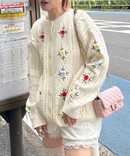Alley Tokyo(アリートーキョー)の「古着っぽな花BIGカーデ(カーディガン/ボレロ・レディース・オフホワイト/レッド・FREE)」の3枚目の写真