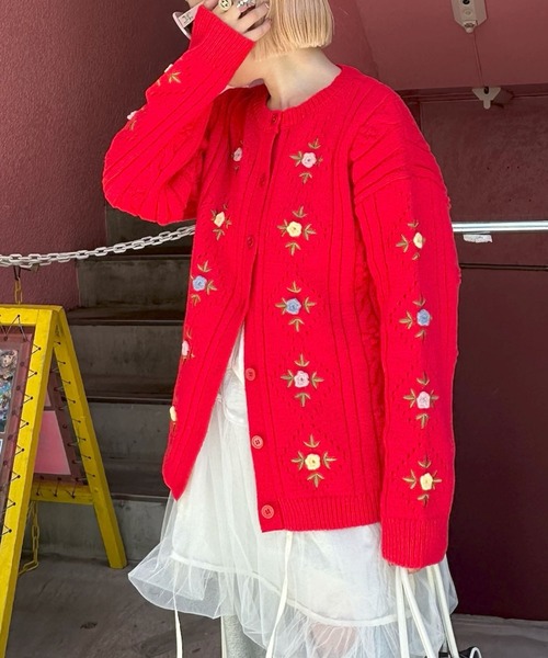 Alley Tokyo(アリートーキョー)の「古着っぽな花BIGカーデ(カーディガン/ボレロ・レディース・オフホワイト/レッド・FREE)」の4枚目の写真