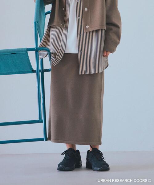 URBAN RESEARCH DOORS（アーバンリサーチドアーズ）の「『仁村紗和さん着用』『UR TECH 200日ニット』ストレートスカート（スカート・レディース・ブラック/モカ・MEDIUM）」の4枚目の写真