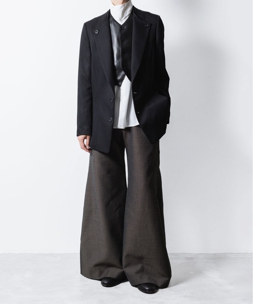 ato(アトウ)の「RECYCLE POLYESTER/WOOL WIDE FLAIR PANTS(その他パンツ・メンズ・ブラック/グレイッシュベージュ・46/44/48)」の3枚目の写真