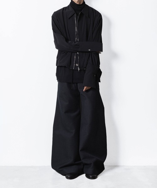 ato(アトウ)の「RECYCLE POLYESTER/WOOL WIDE FLAIR PANTS(その他パンツ・メンズ・ブラック/グレイッシュベージュ・46/44/48)」の6枚目の写真