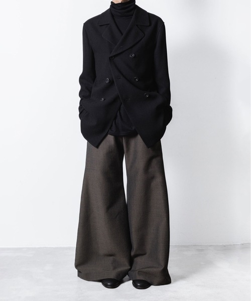 ato(アトウ)の「RECYCLE POLYESTER/WOOL WIDE FLAIR PANTS(その他パンツ・メンズ・ブラック/グレイッシュベージュ・46/44/48)」の5枚目の写真